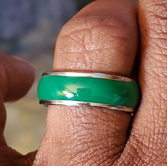 Unbranded Jewelry - 💥SALE 3 for $35💥 Emerald Green Enamel Band Ring